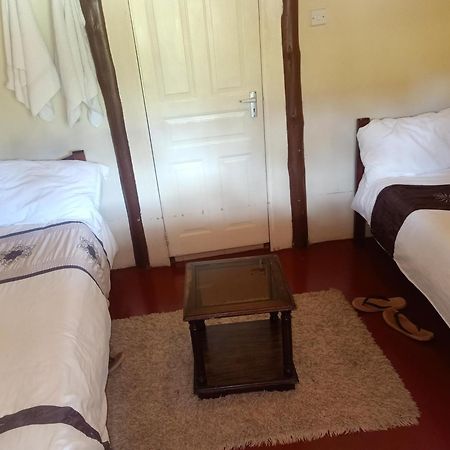 The Great Circle Lodge Нанюки Екстериор снимка