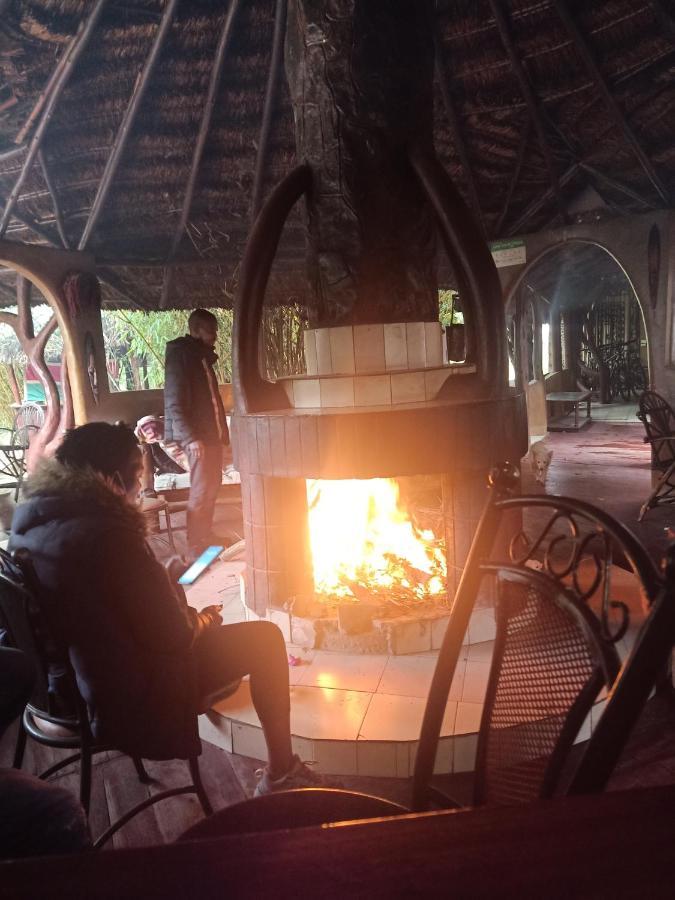 The Great Circle Lodge Нанюки Екстериор снимка