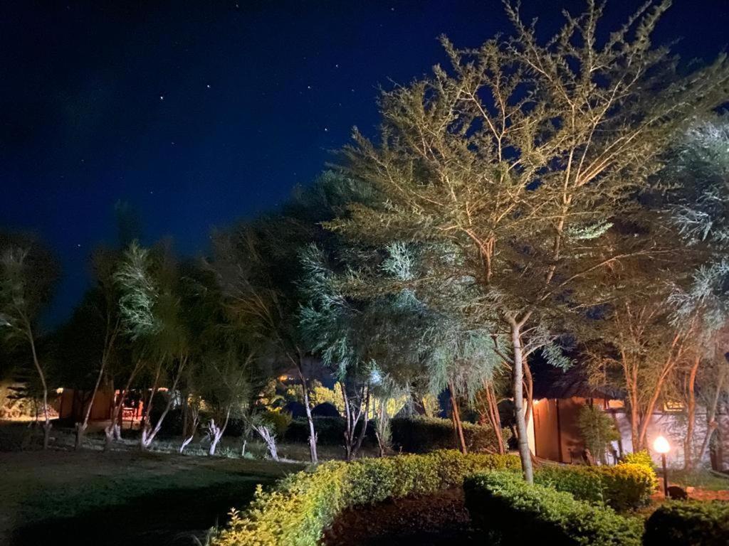 The Great Circle Lodge Нанюки Екстериор снимка