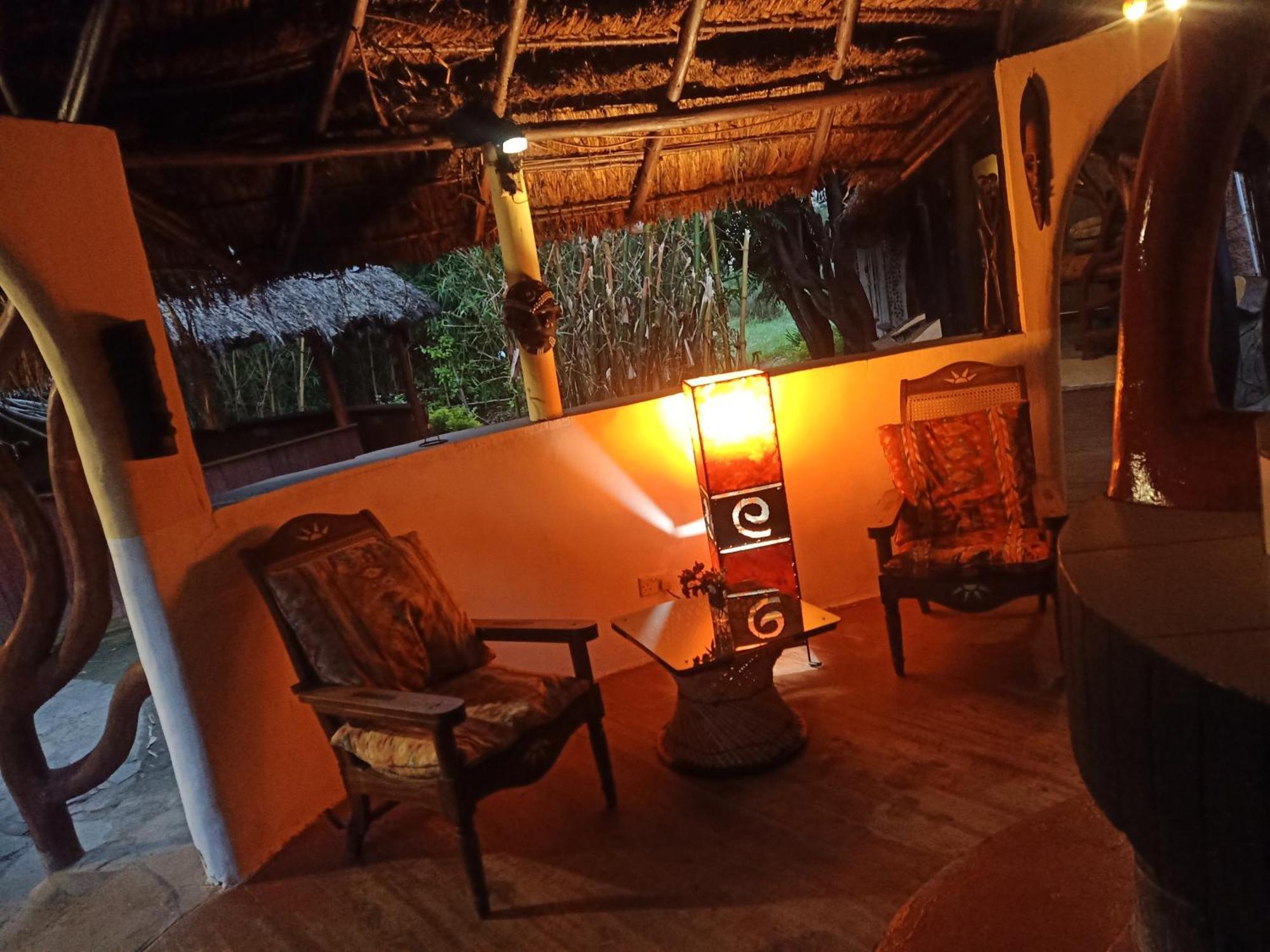 The Great Circle Lodge Нанюки Екстериор снимка