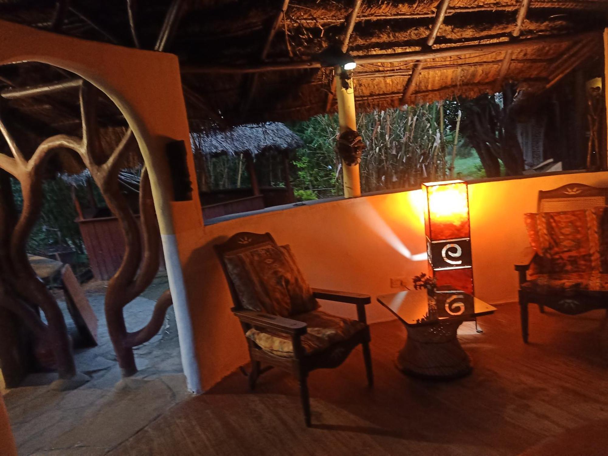 The Great Circle Lodge Нанюки Екстериор снимка